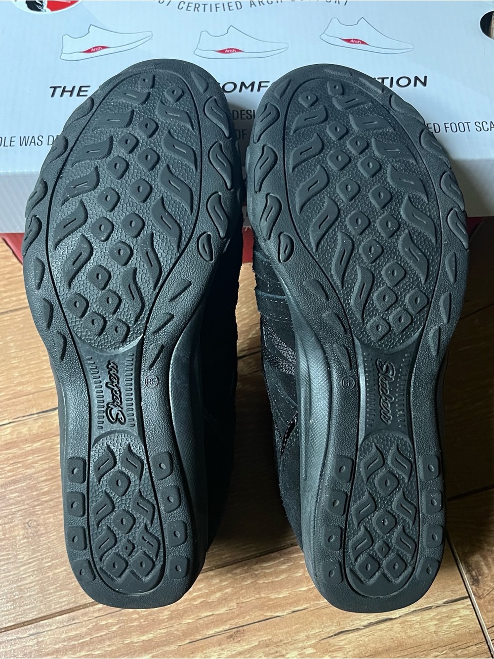 Skechers Arch Fit Sneakers - Picture 8 of 14